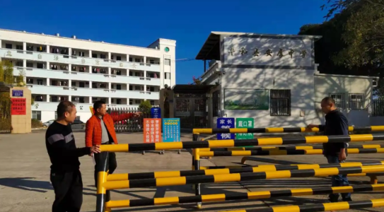 威可利直饮机进安厚中学,学生饮水更安全